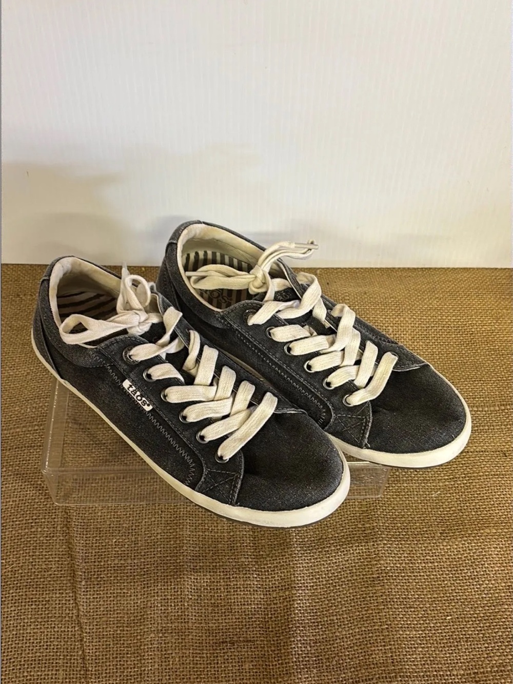 Taos STAR Sneakers 8 Women’s Dark Grey CANVAS Lace Up Casual Low Top Shoes